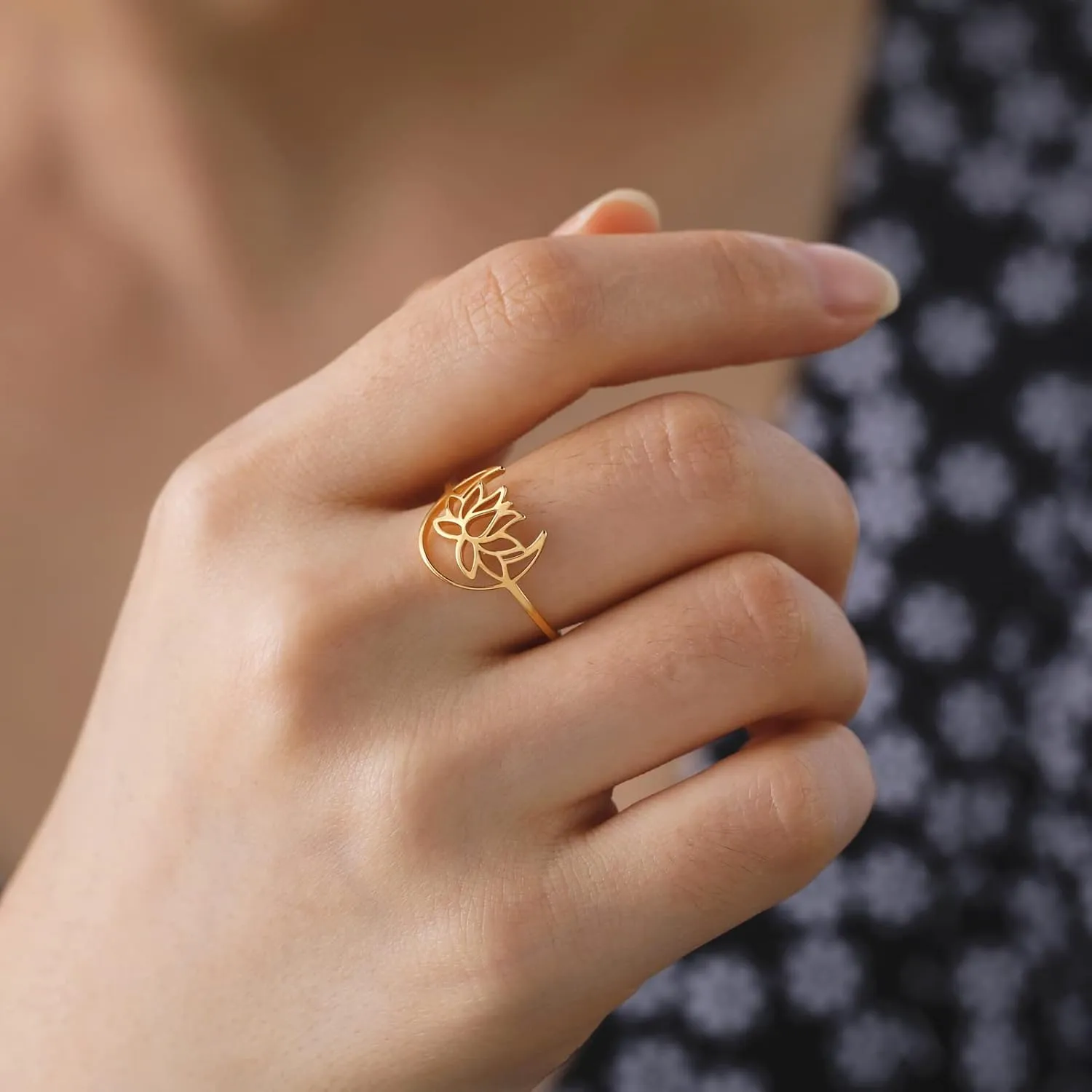 TEAMER Lotus Ring Stainless Steel Moon Lotus Ring Geometric Ring Simple Jewelry for Women